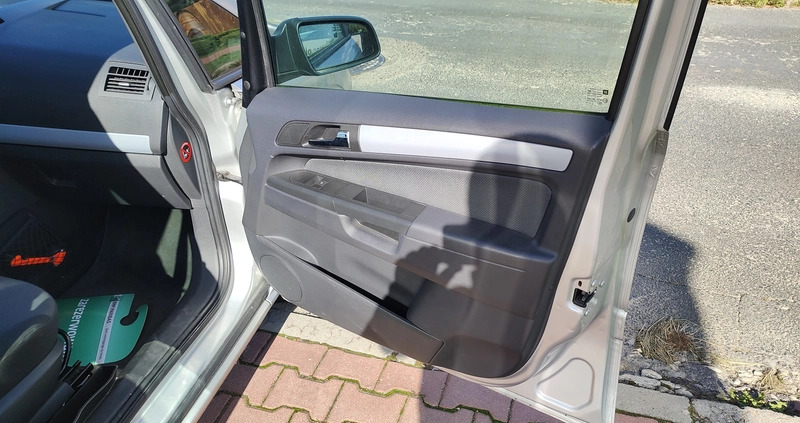 Opel Zafira cena 11999 przebieg: 249000, rok produkcji 2005 z Trzcianka małe 667